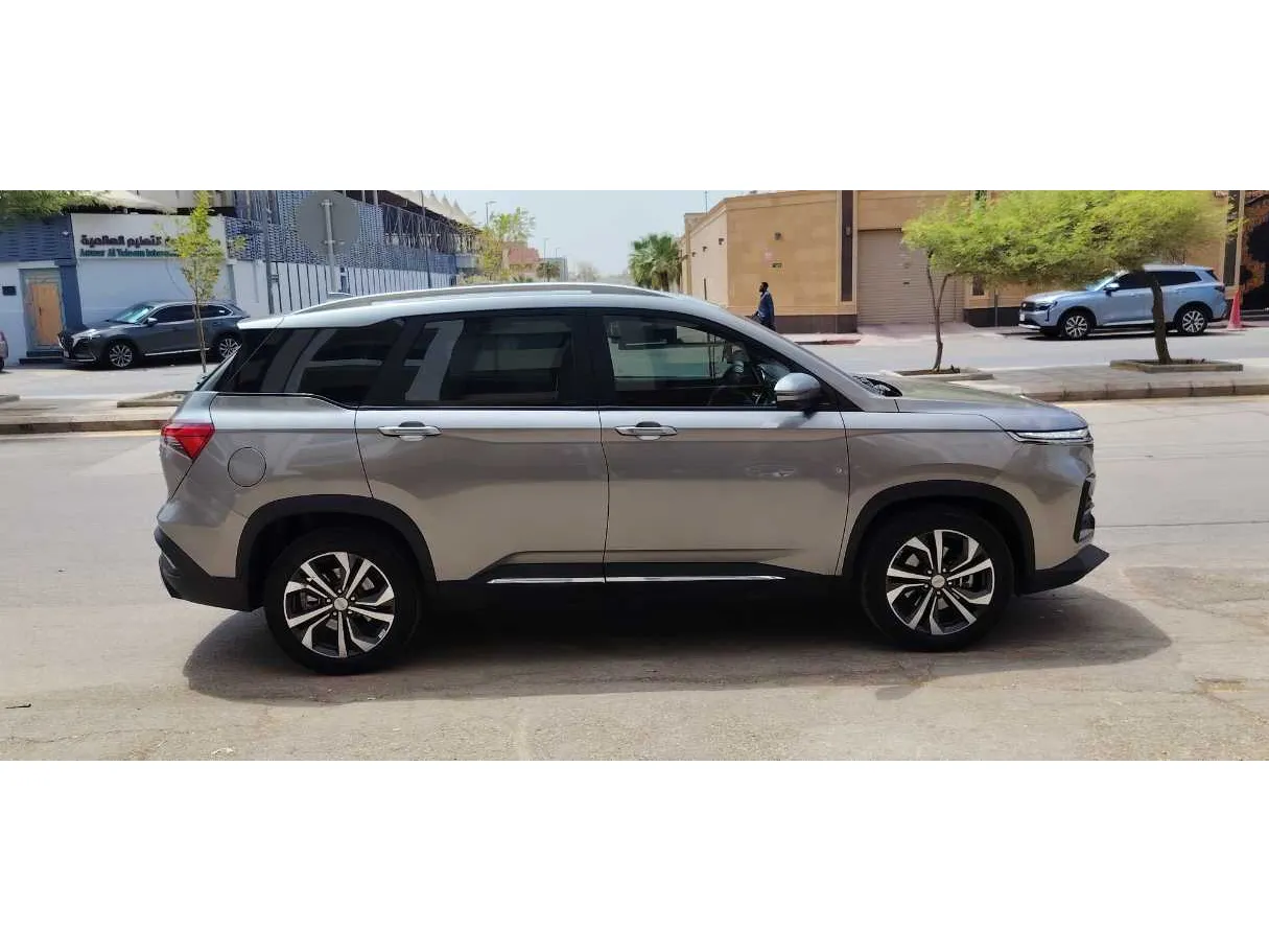 Car image 4