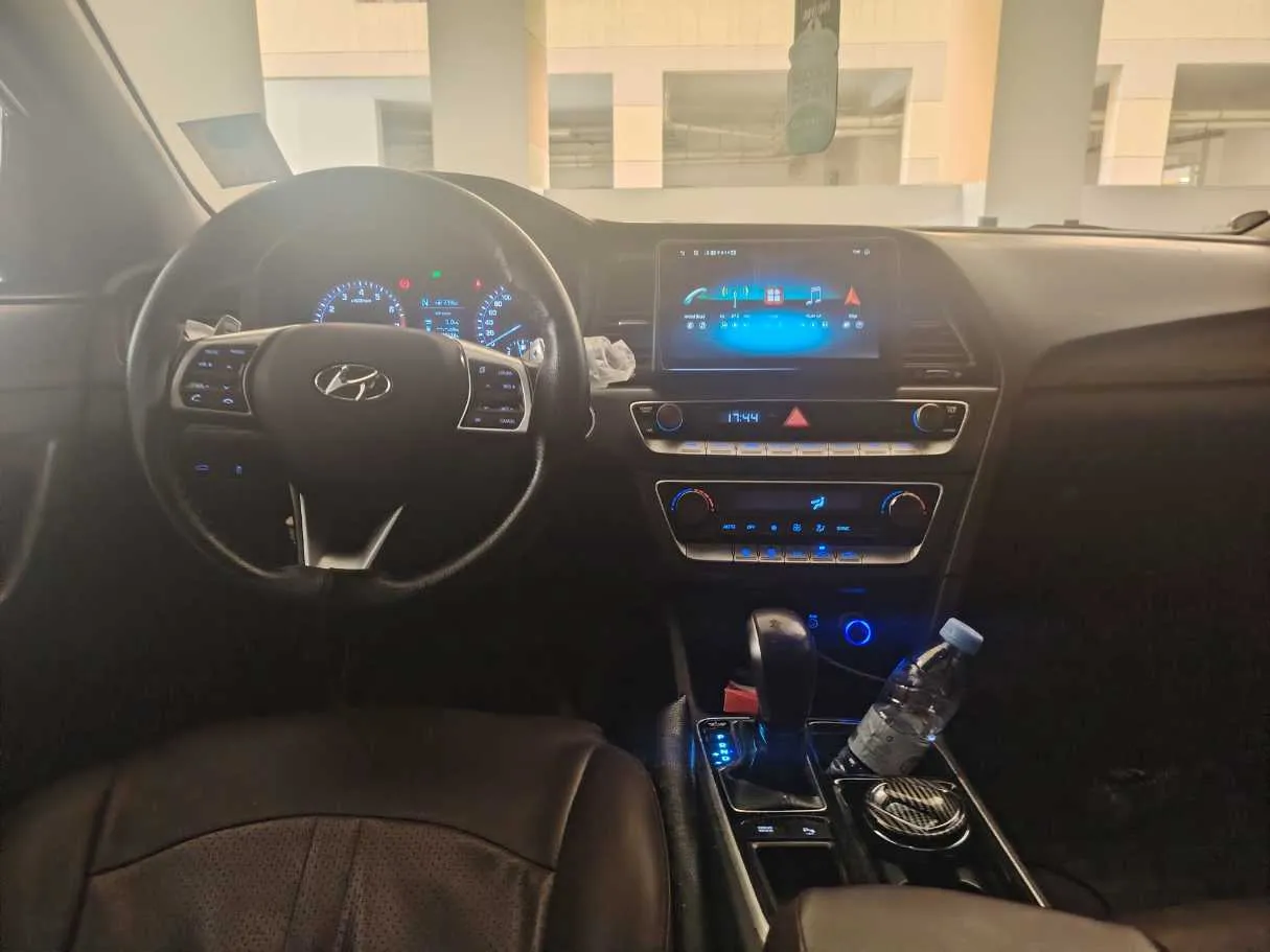 Car image 19