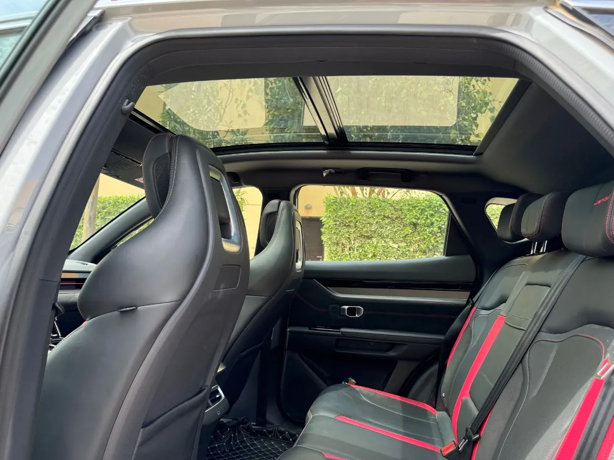 Car image 15
