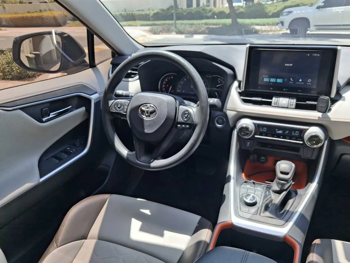 Car image 17