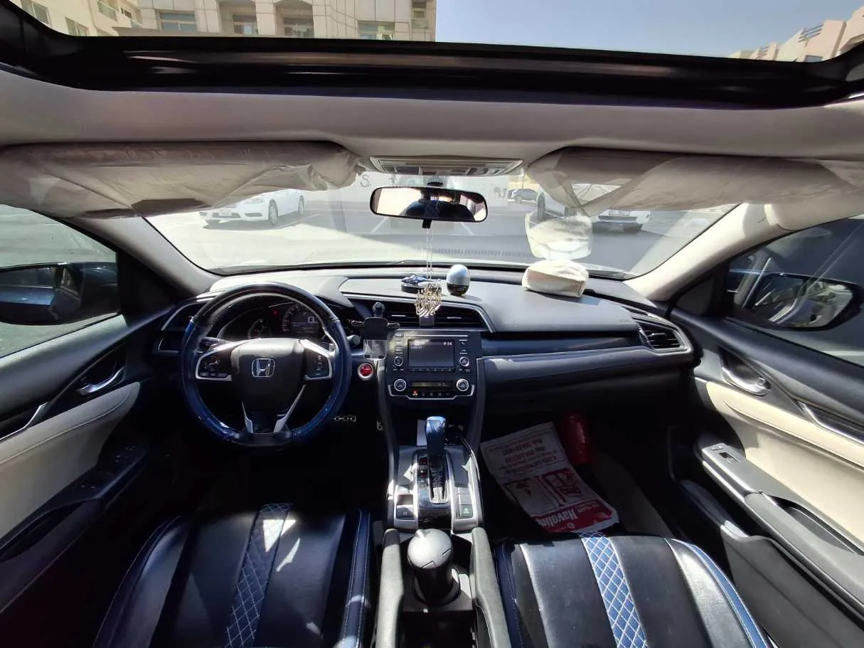 Car image 17