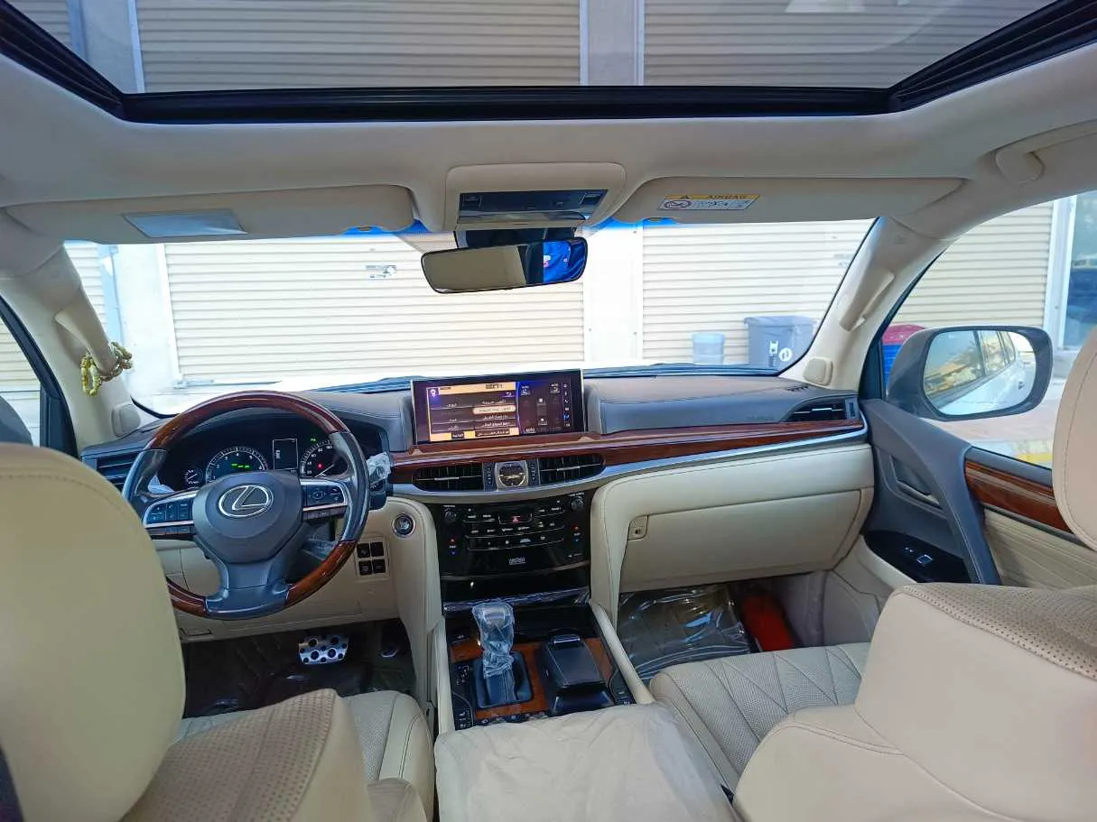 Car image 19