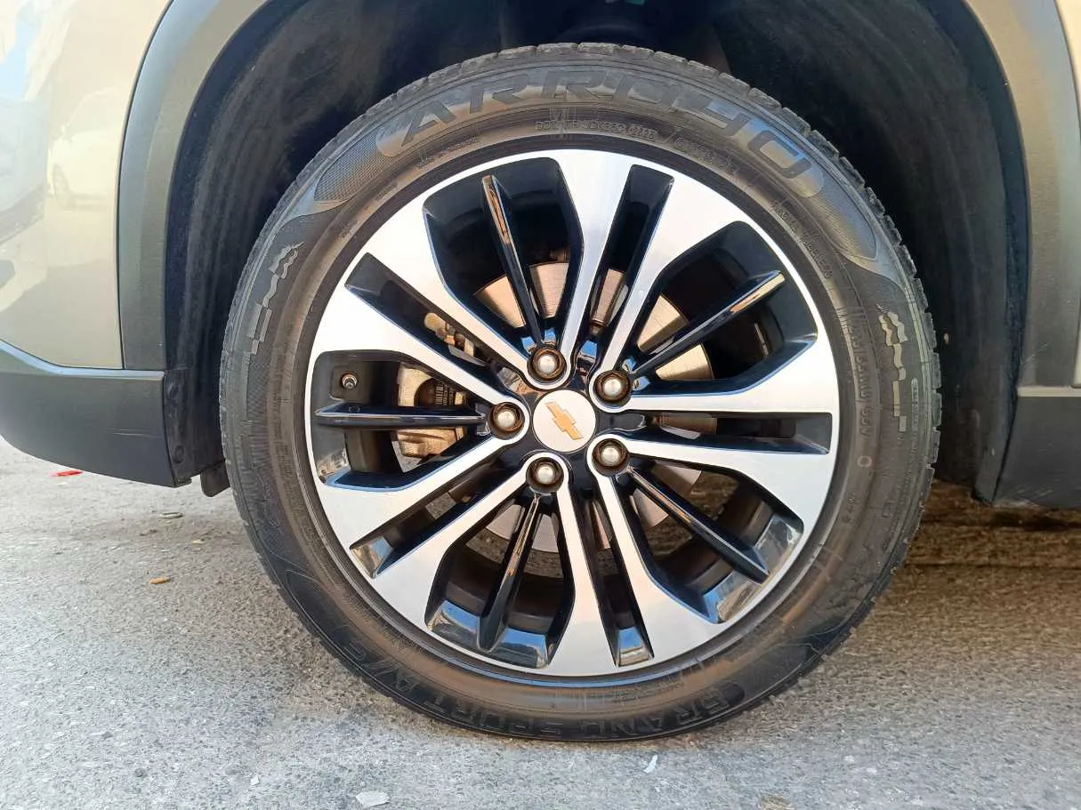 Car image 10