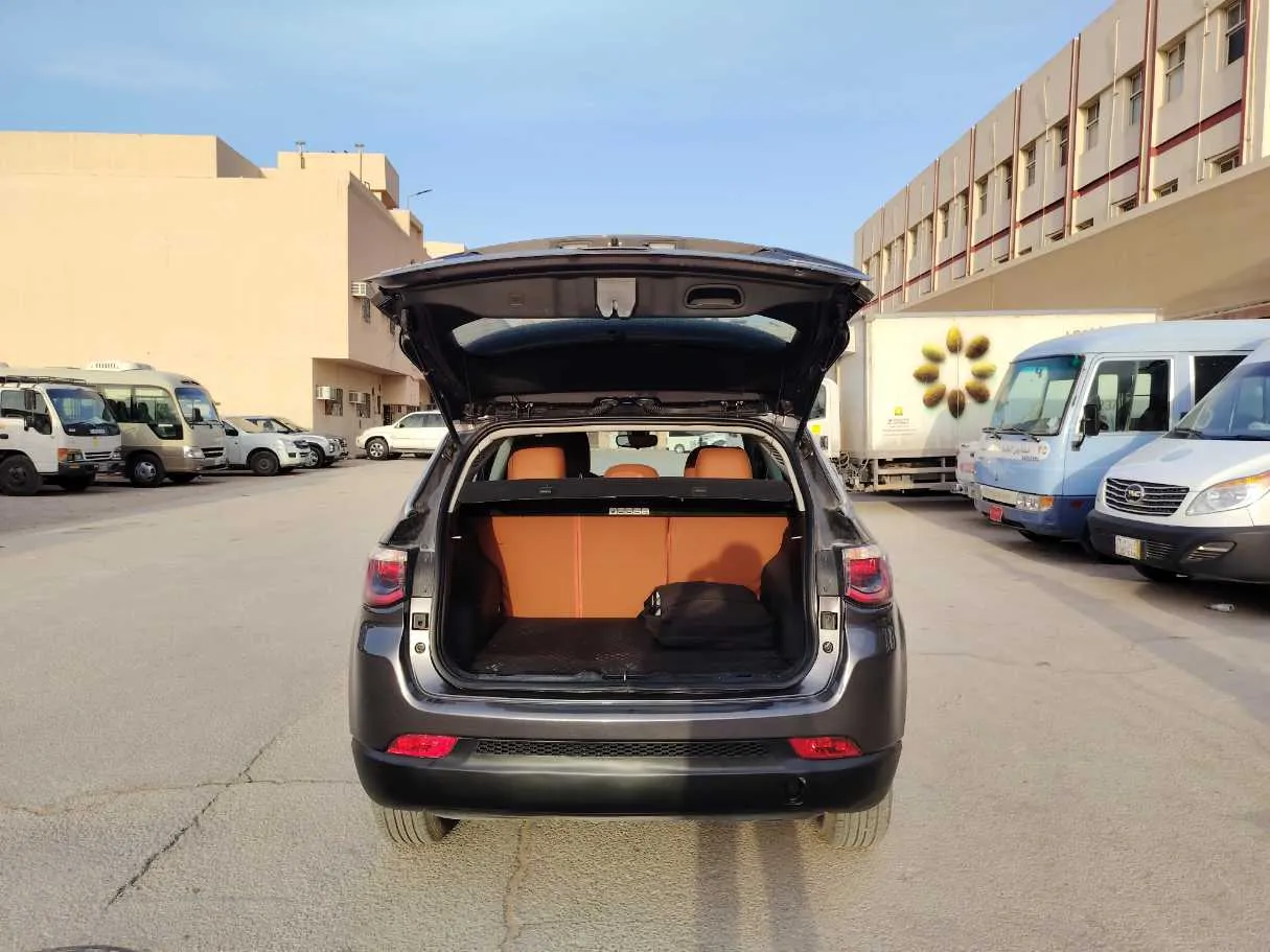 Car image 24