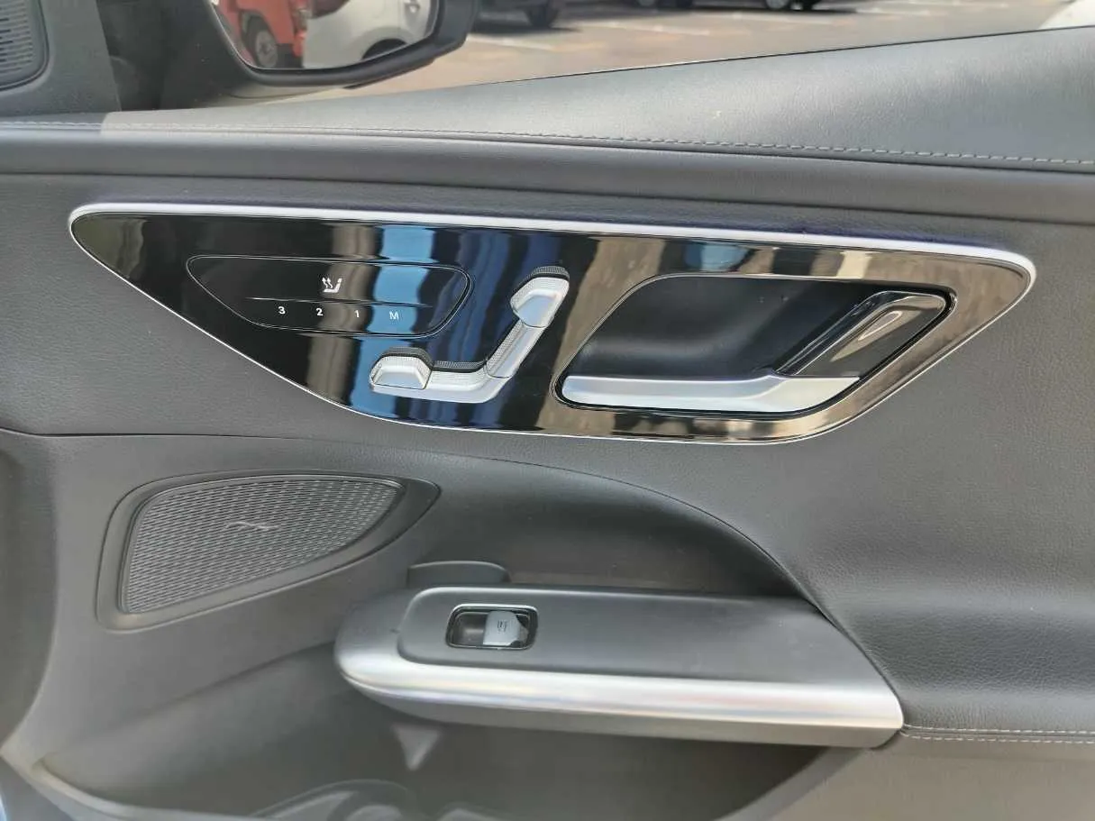 Car image 35