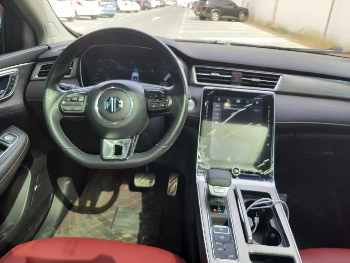 Car image 17