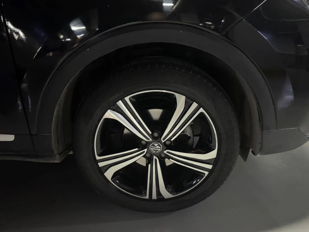 Car image 9
