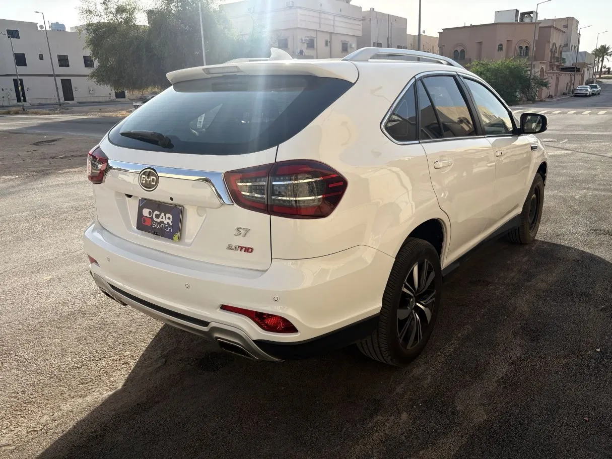 Car image 5
