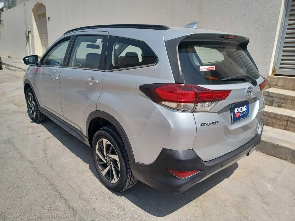 Car image 7