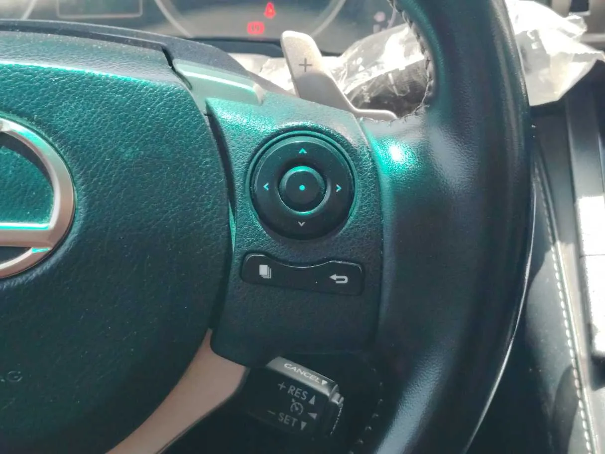 Car image 26