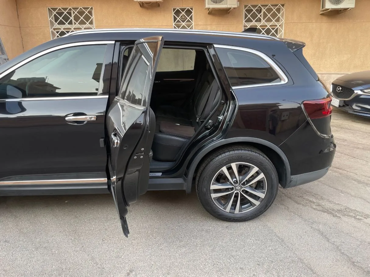 Car image 15