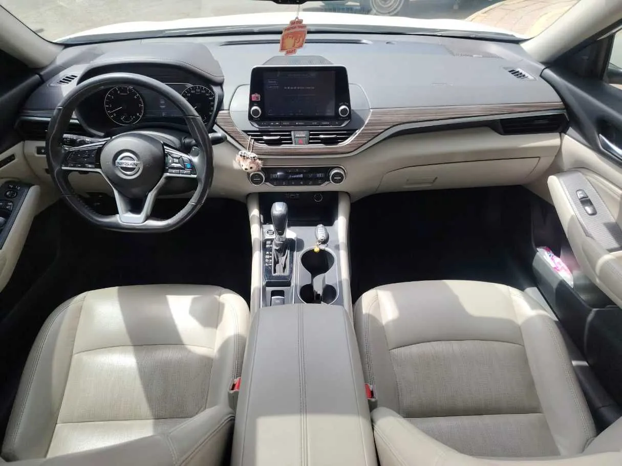 Car image 21
