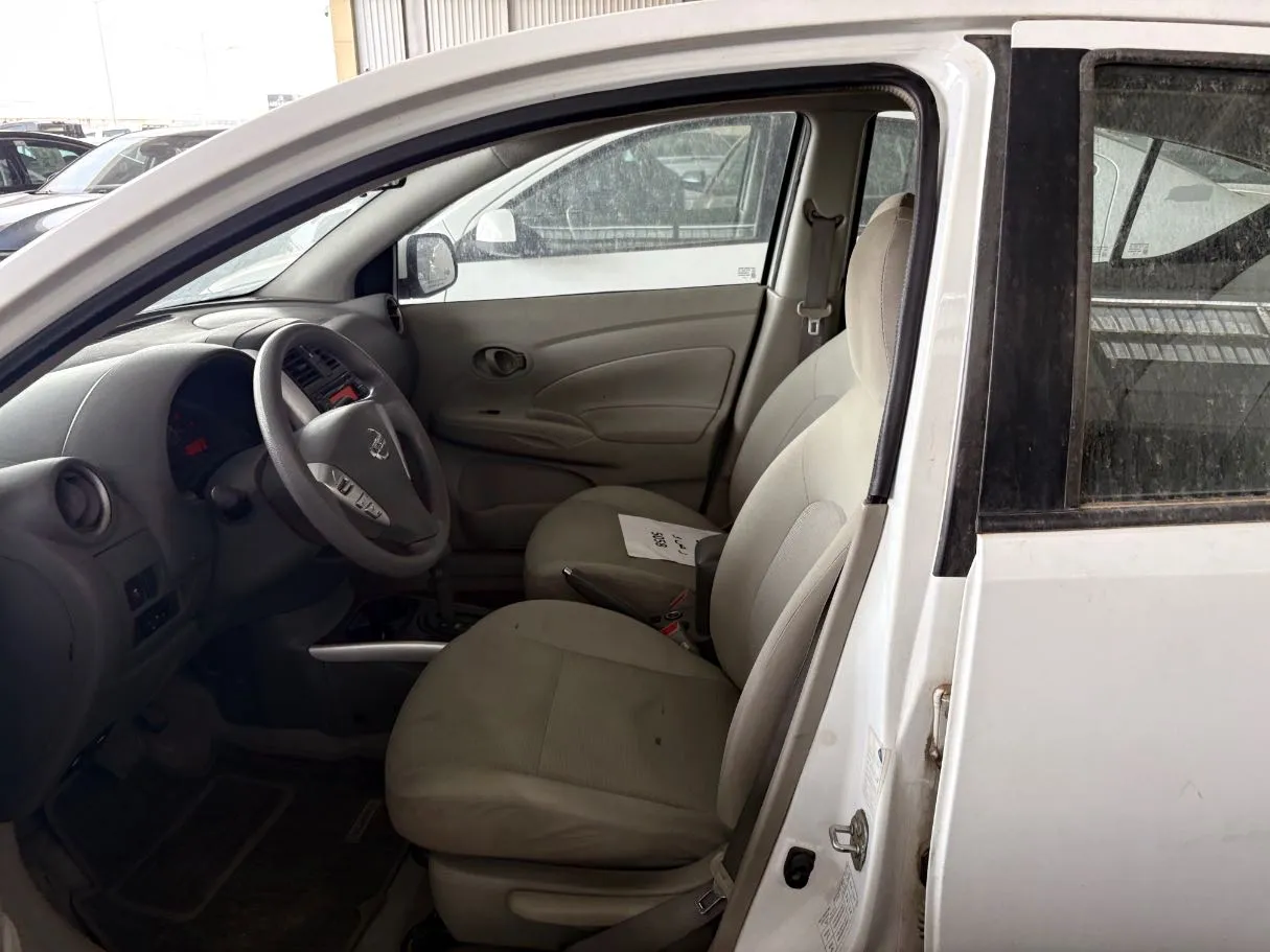 Car image 8