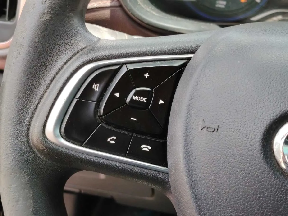 Car image 26