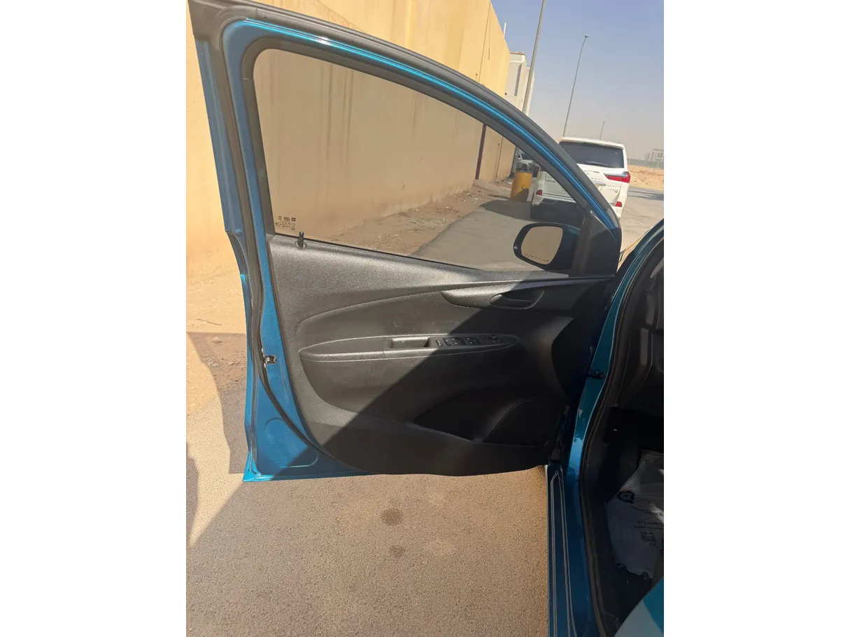 Car image 10