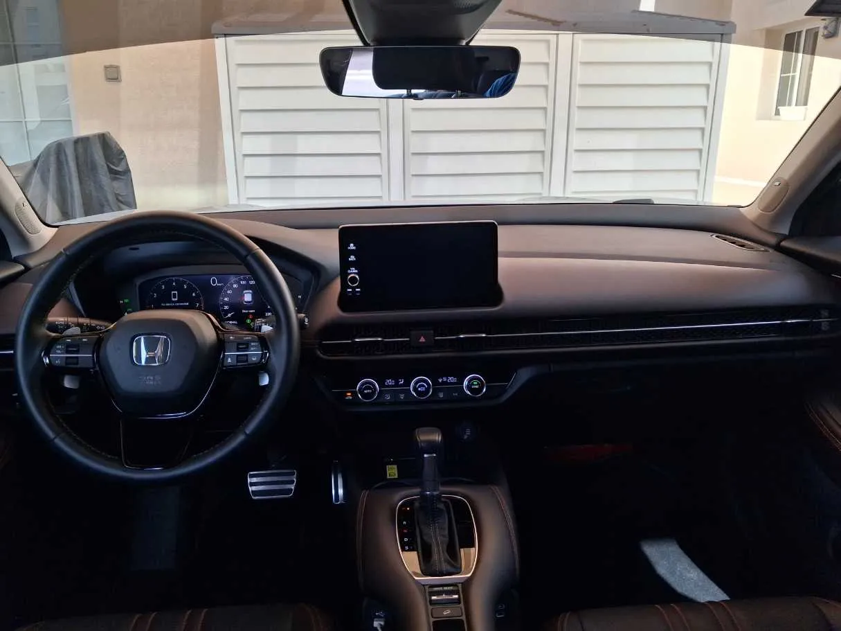 Car image 16