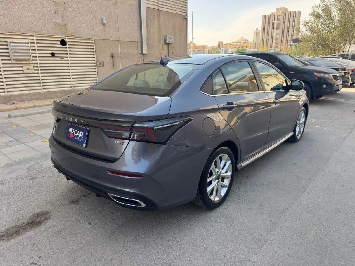 Car image 5