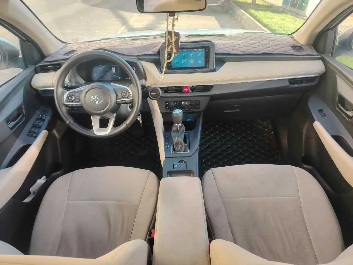 Car image 21