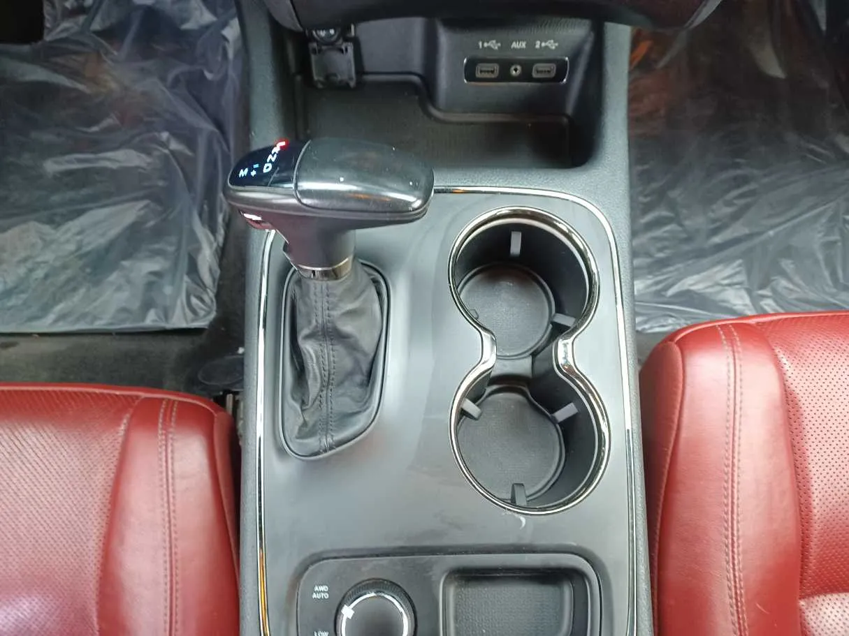 Car image 14