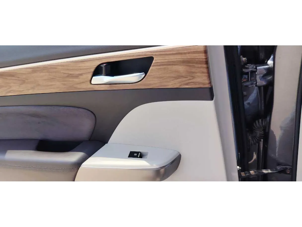 Car image 29
