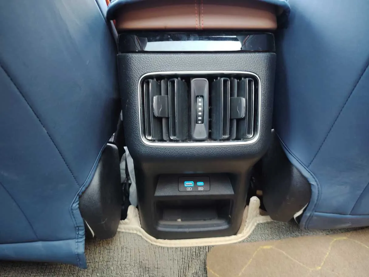 Car image 25