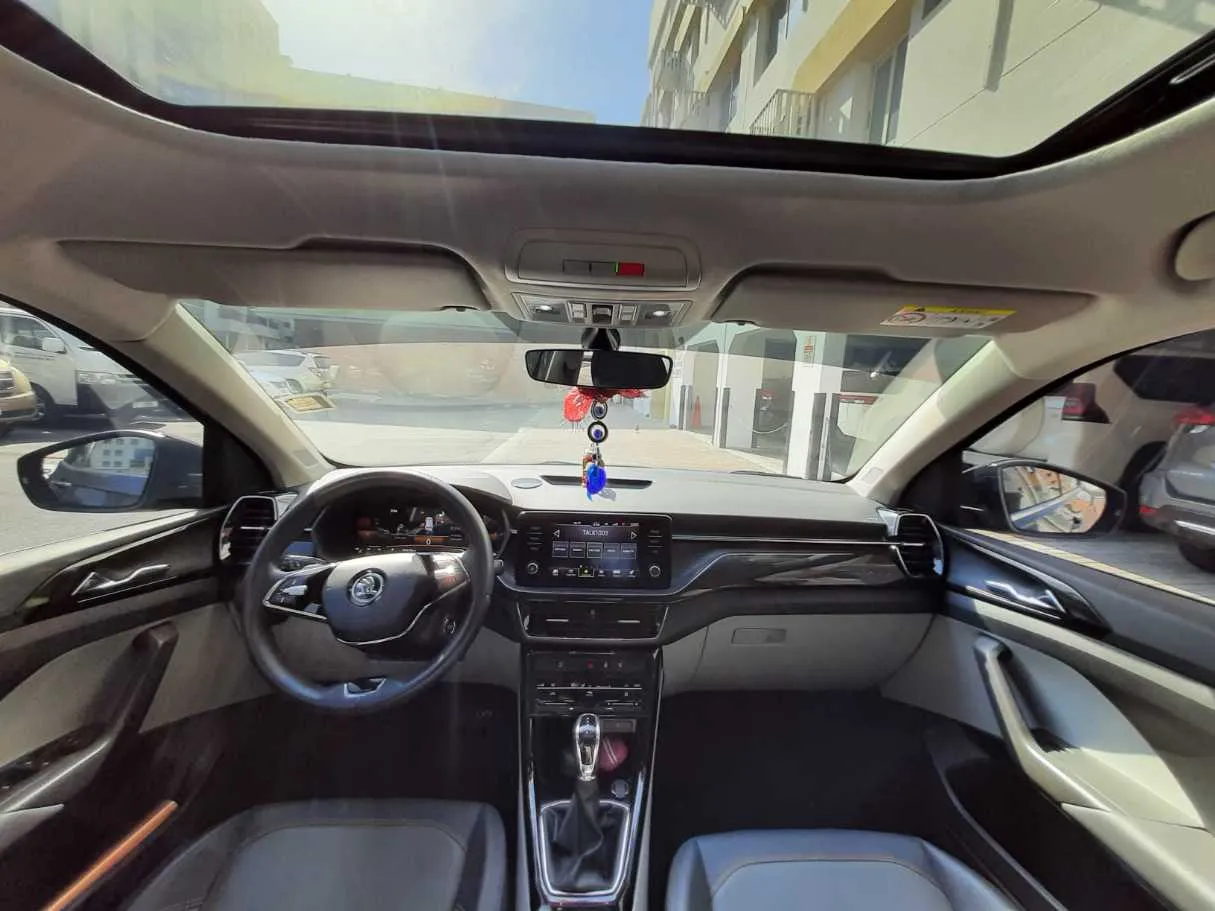 Car image 14