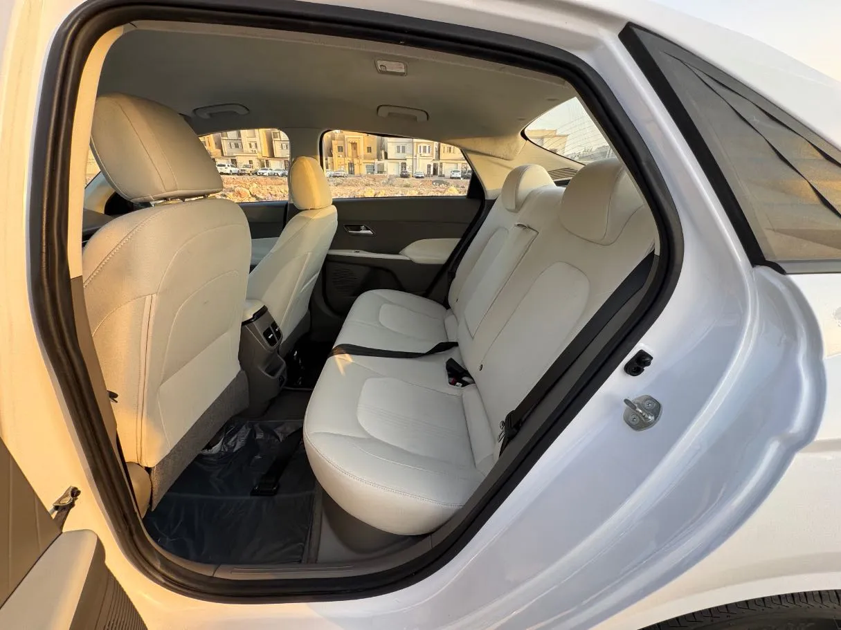 Car image 13
