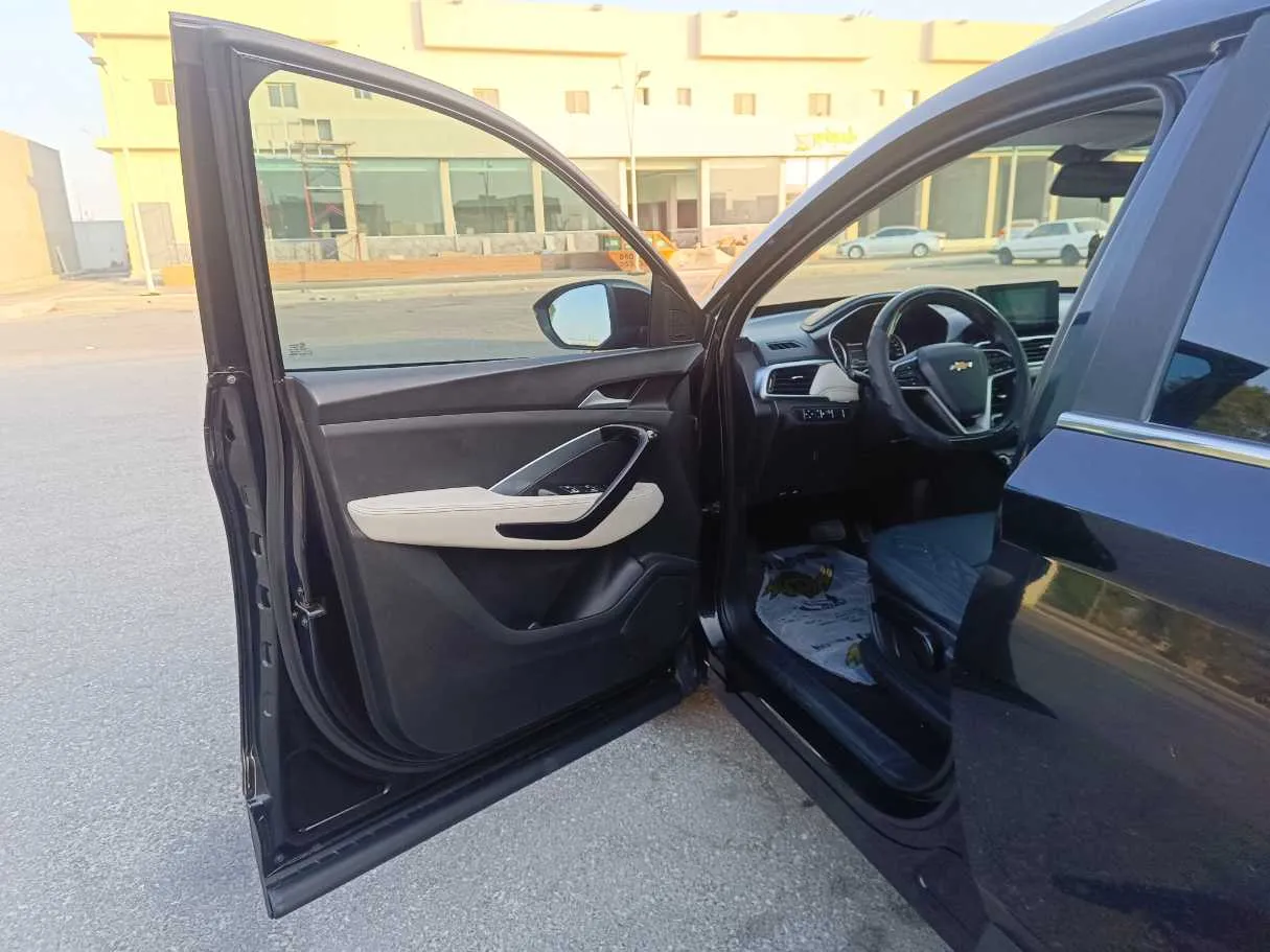 Car image 12