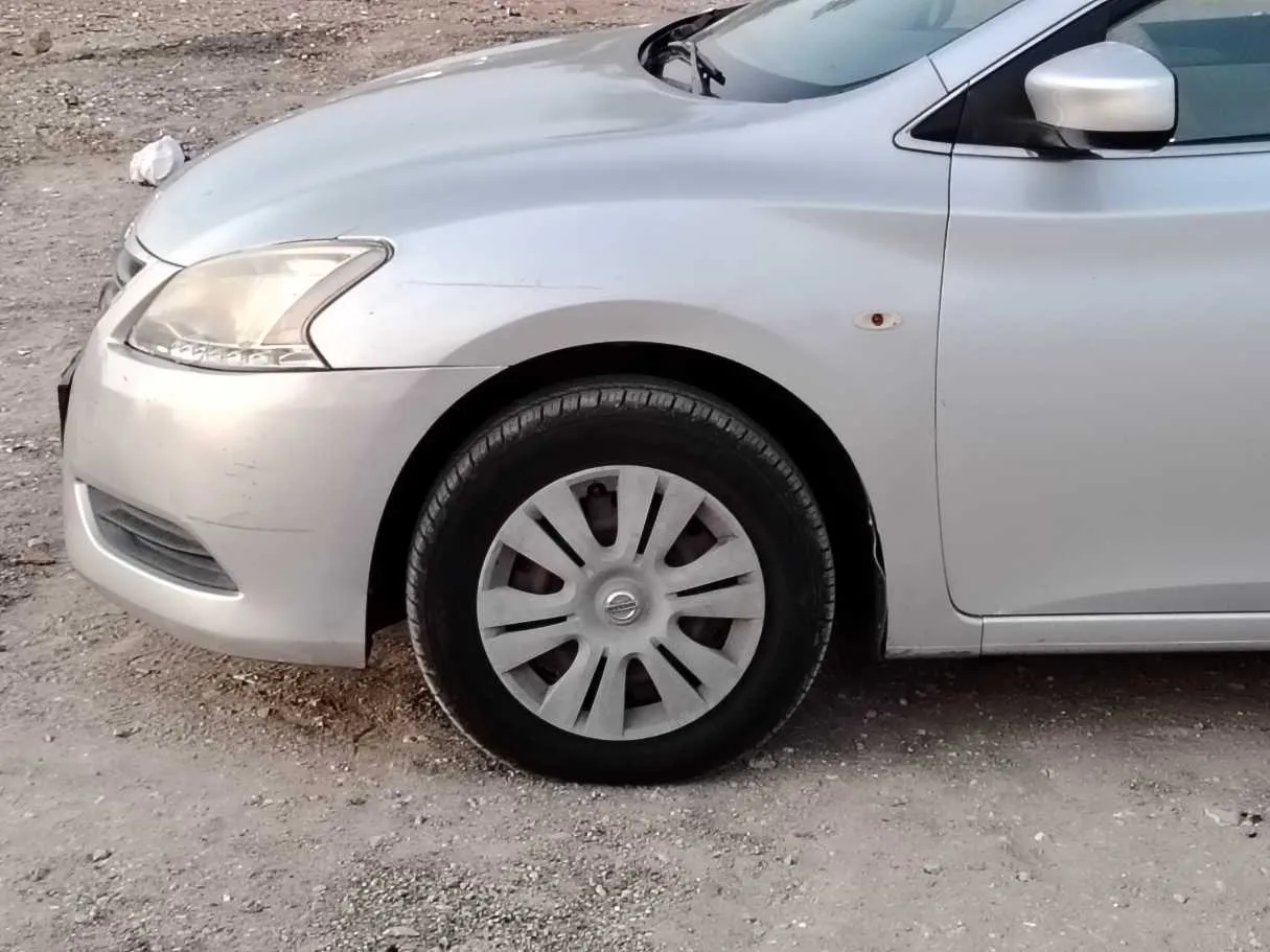 Car image 9
