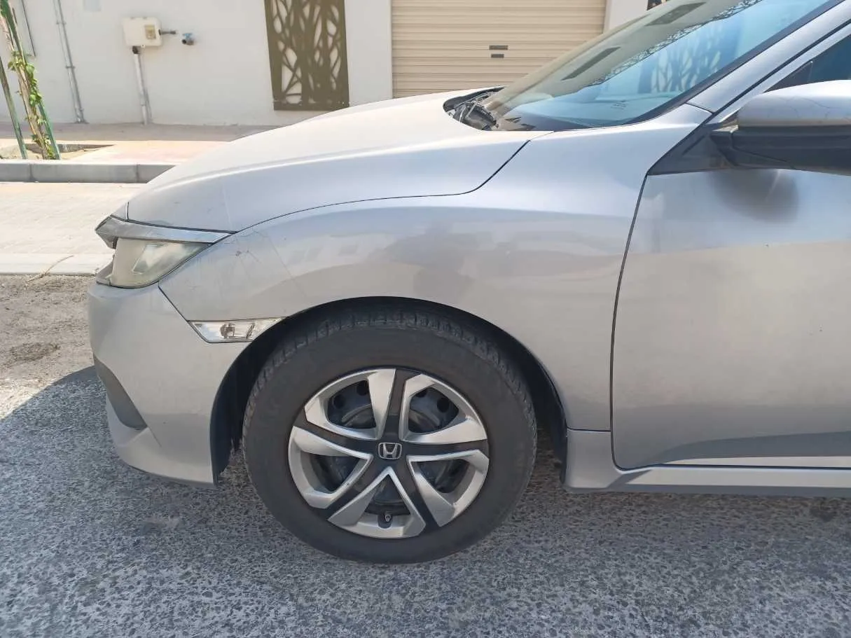 Car image 9
