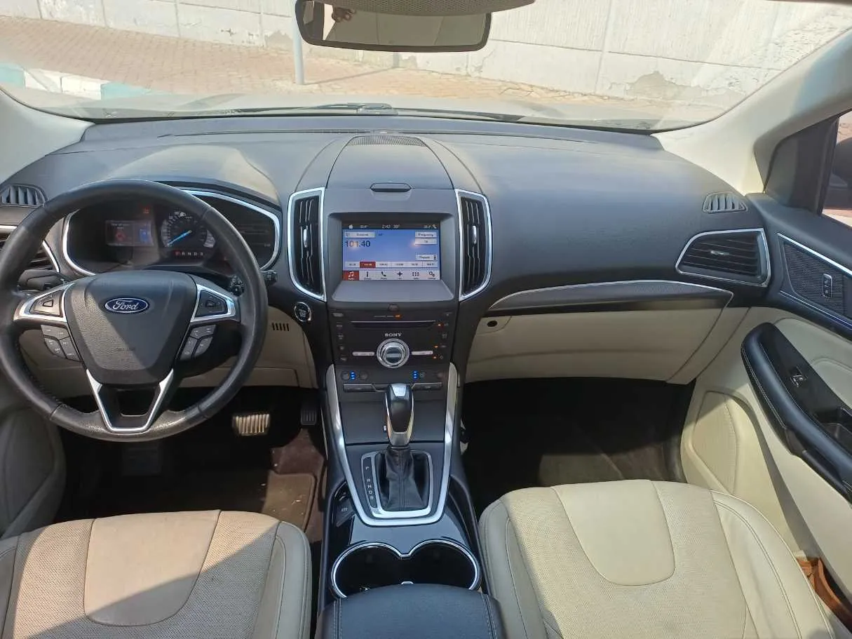 Car image 16