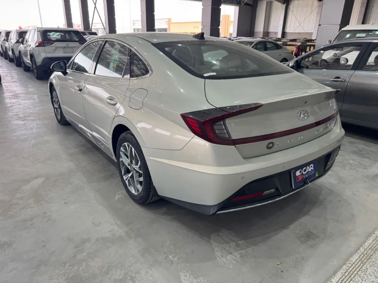Car image 7