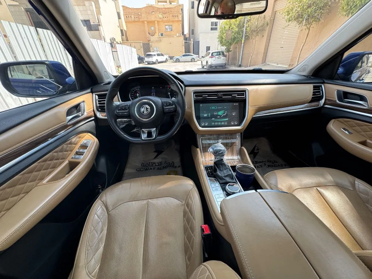 Car image 13