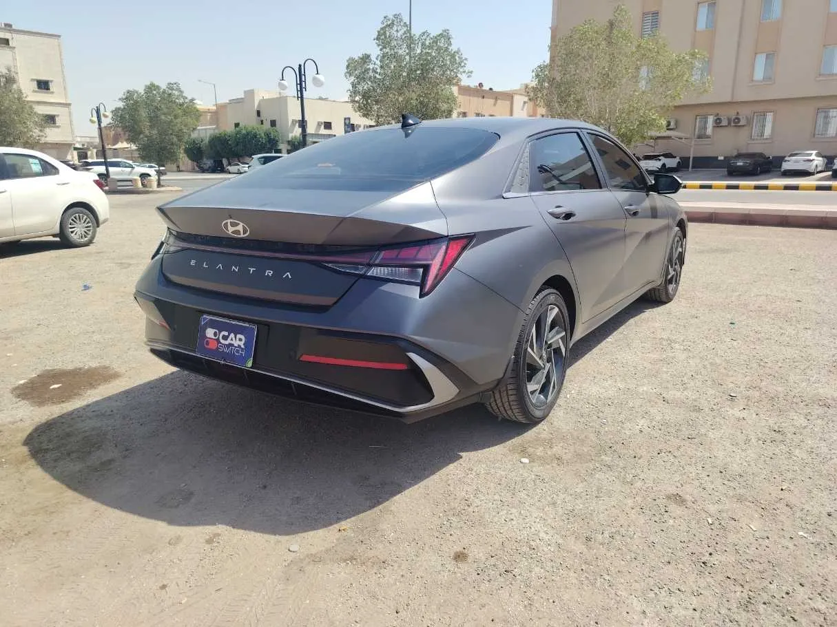Car image 5