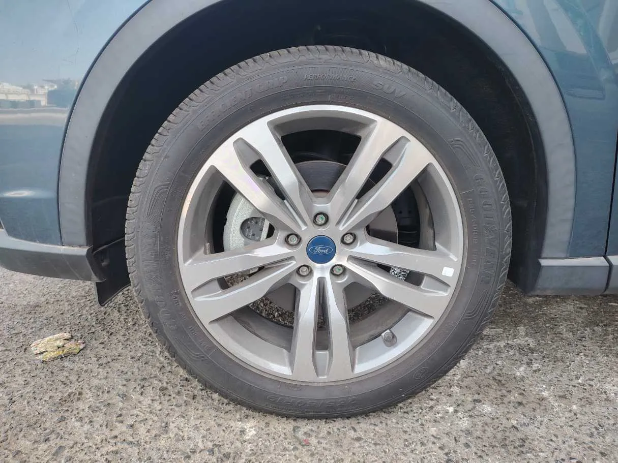 Car image 9