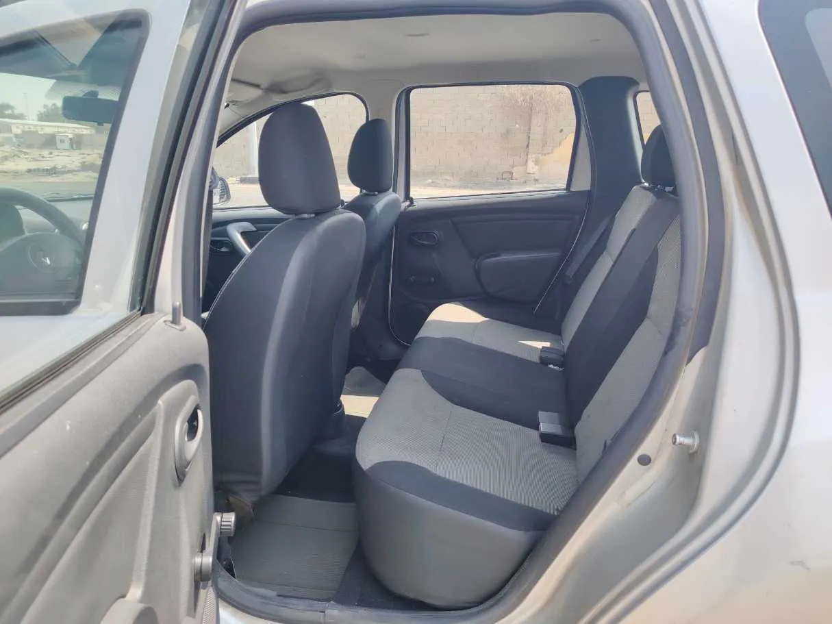 Car image 16