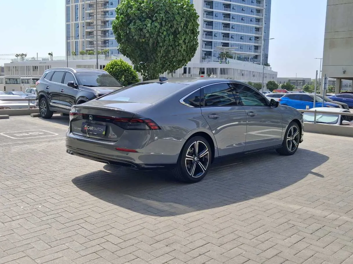 Car image 5