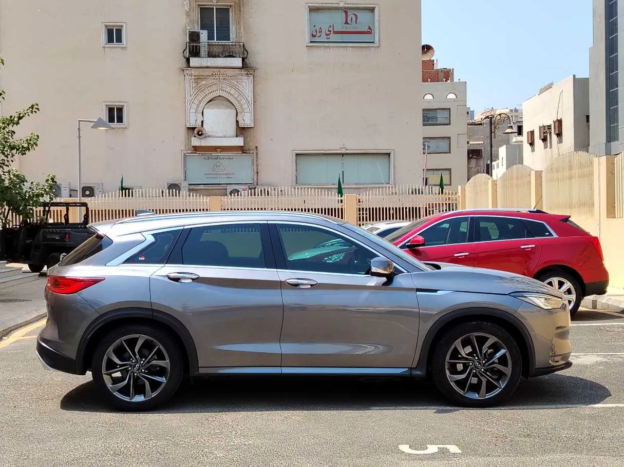 Car image 4