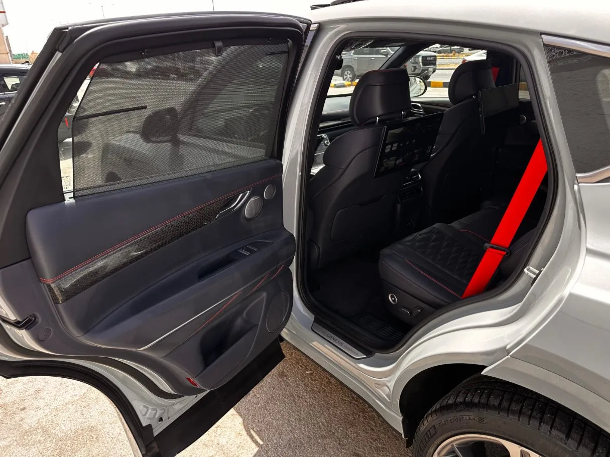 Car image 14
