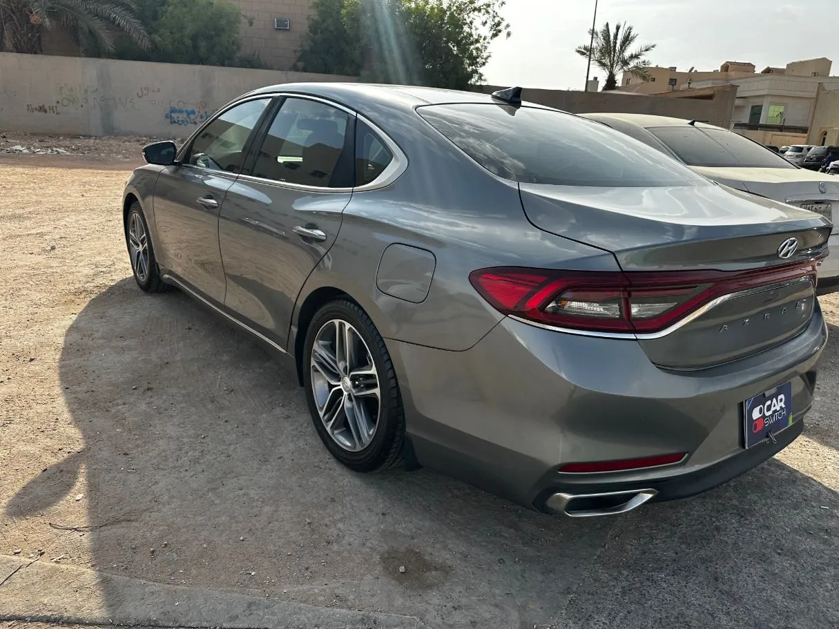 Car image 7