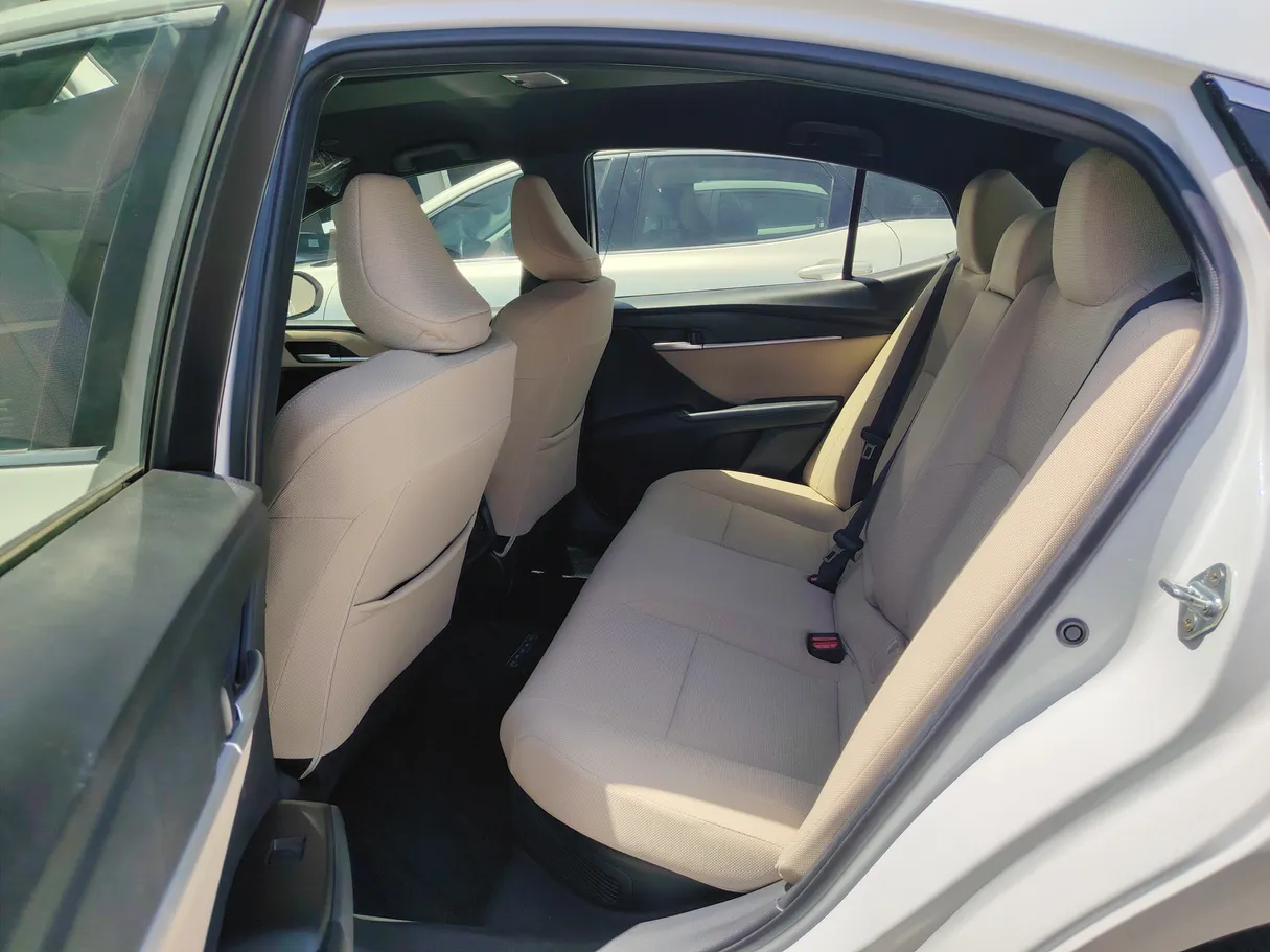 Car image 20