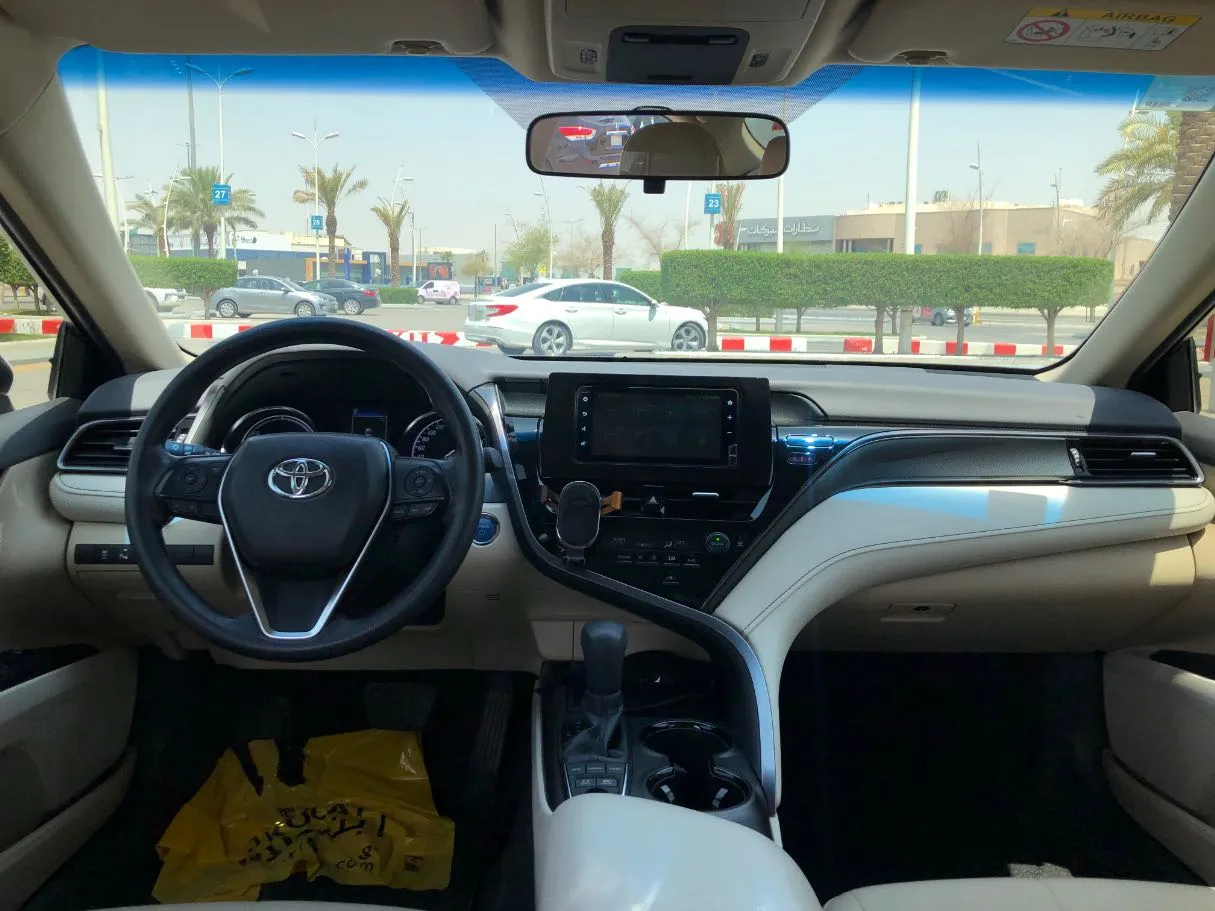 Car image 14