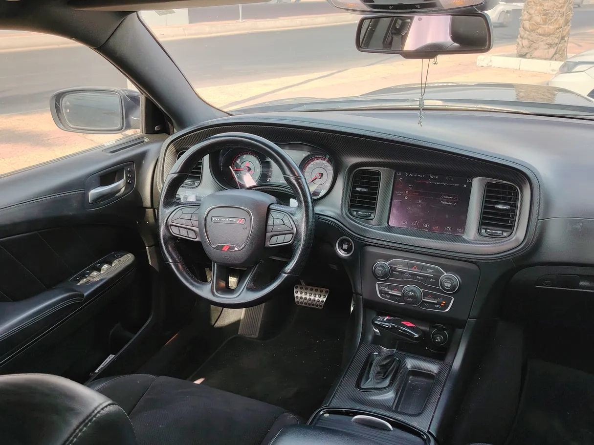 Car image 18
