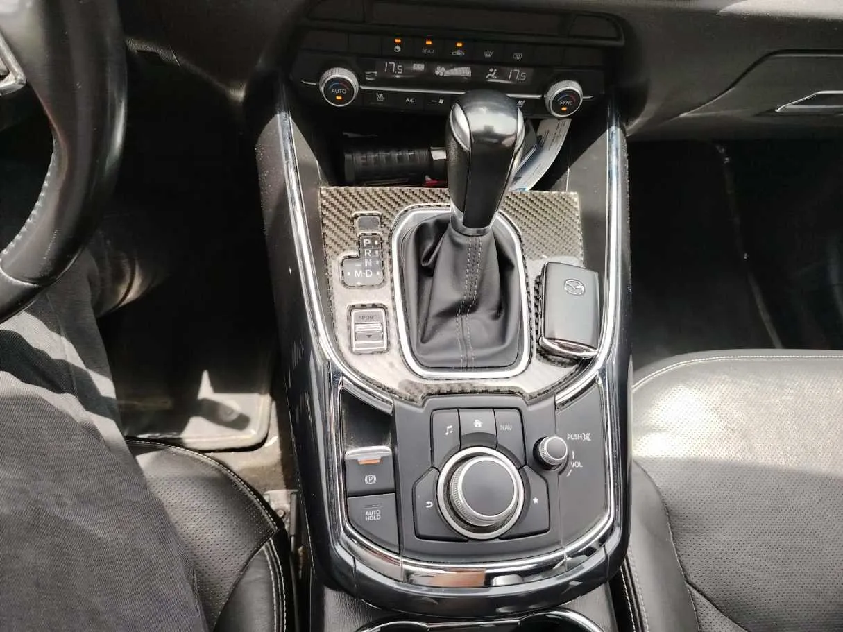 Car image 25