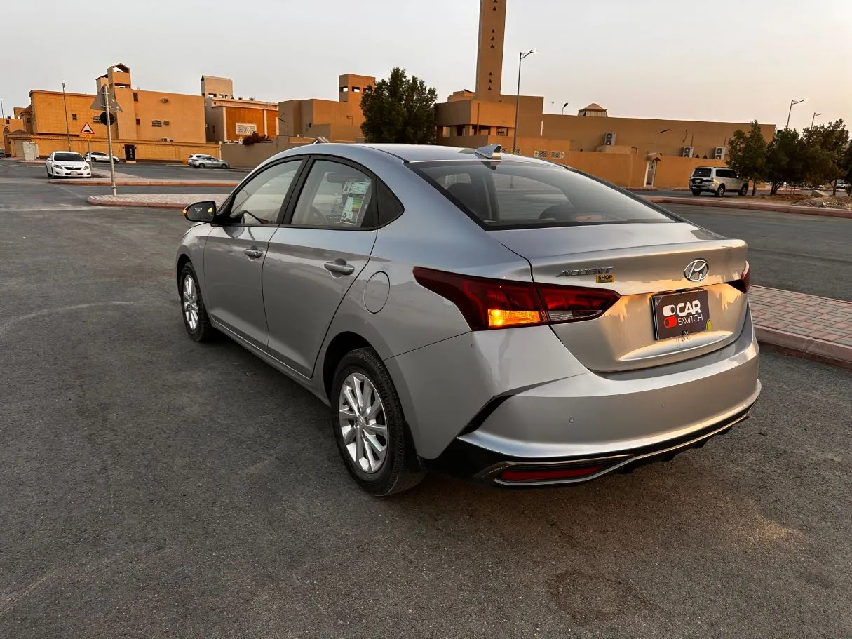 Car image 7