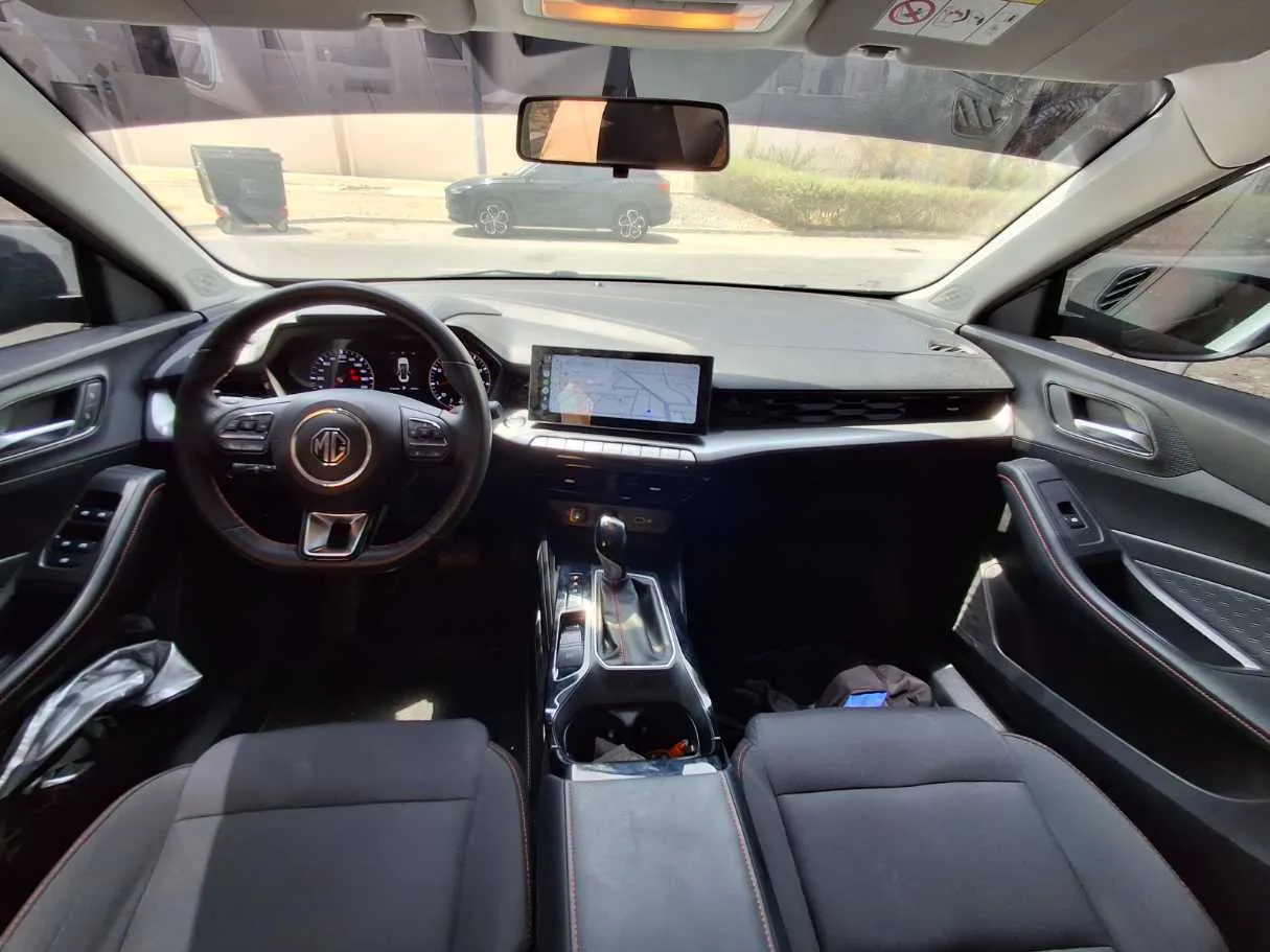 Car image 14