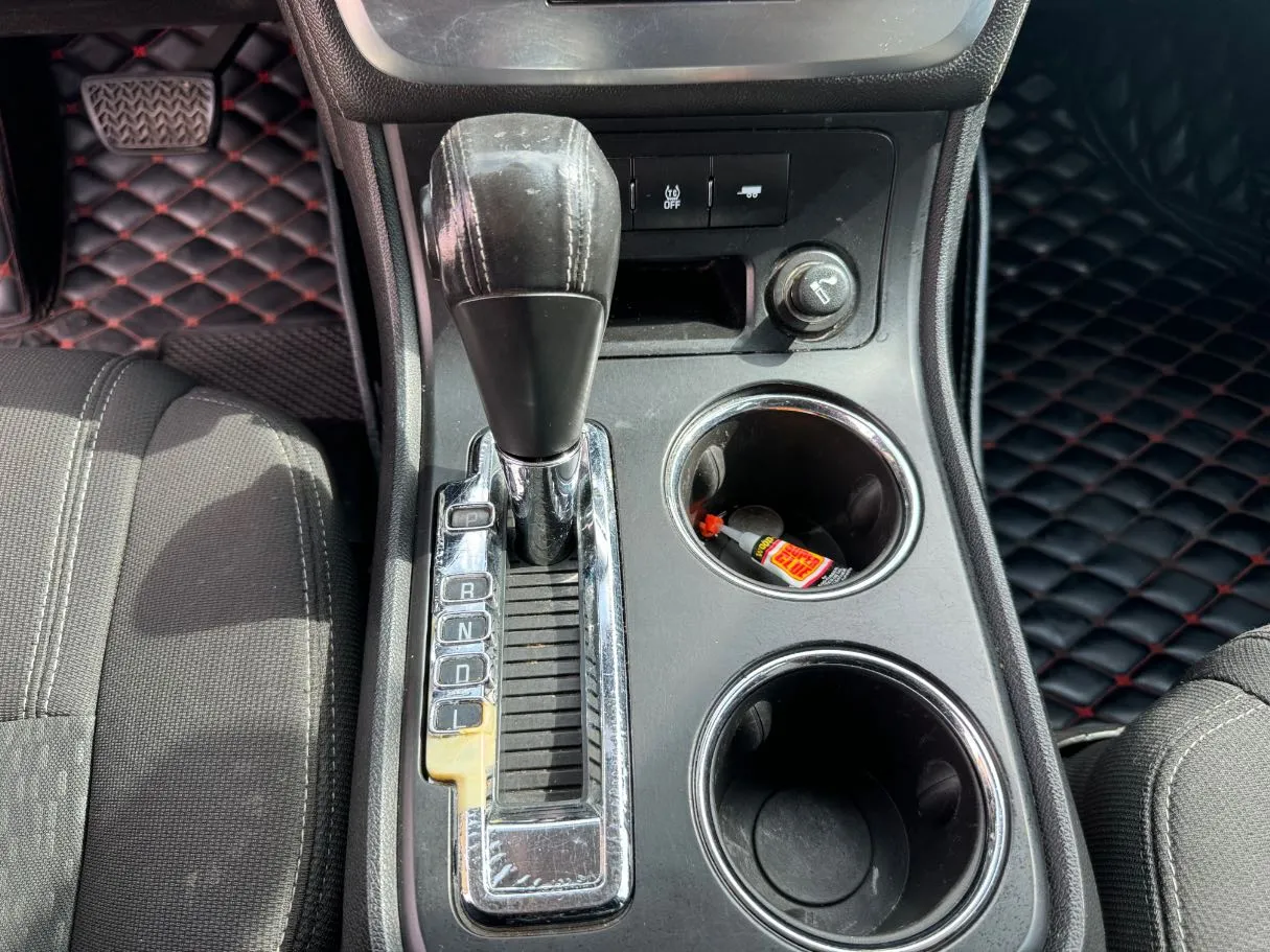 Car image 16