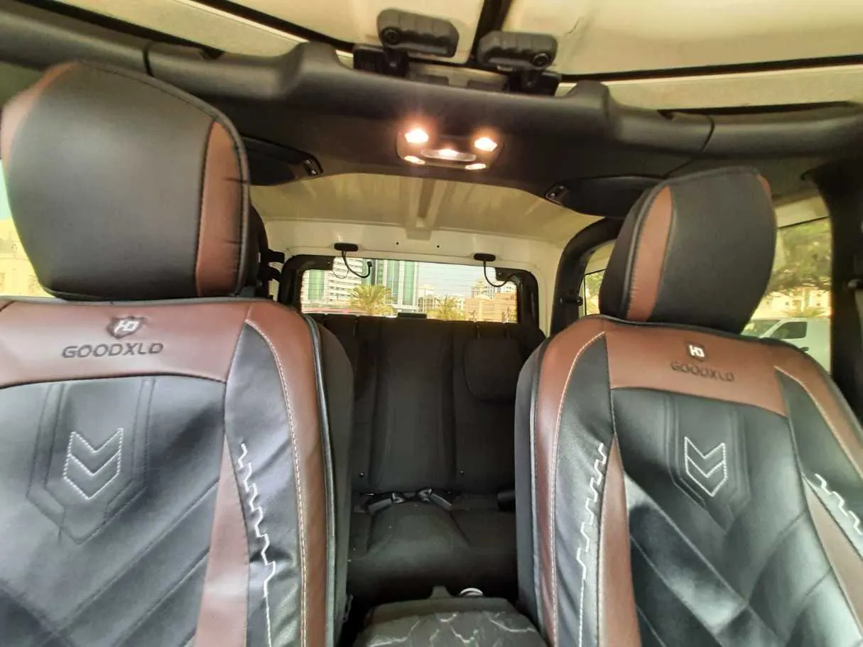 Car image 18