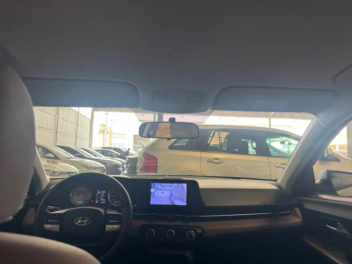 Car image 16