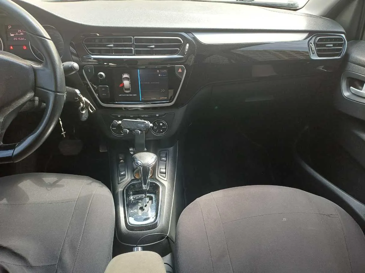Car image 15